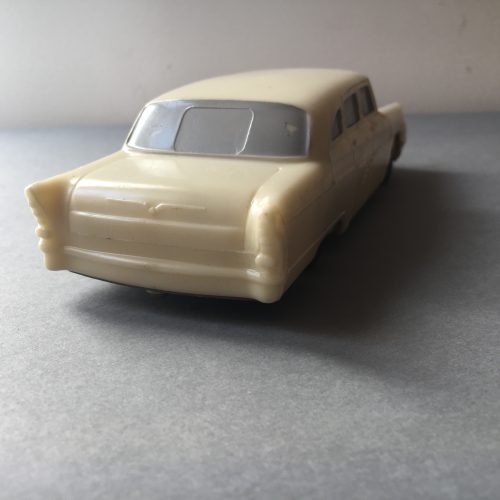 MODELE REDUIT "TCHAÏKA" EN BAKELITE / ref : 0449