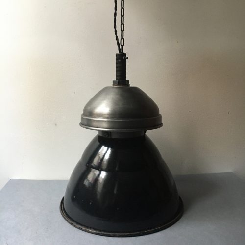 IMPOSANTE SUSPENSION D'USINE