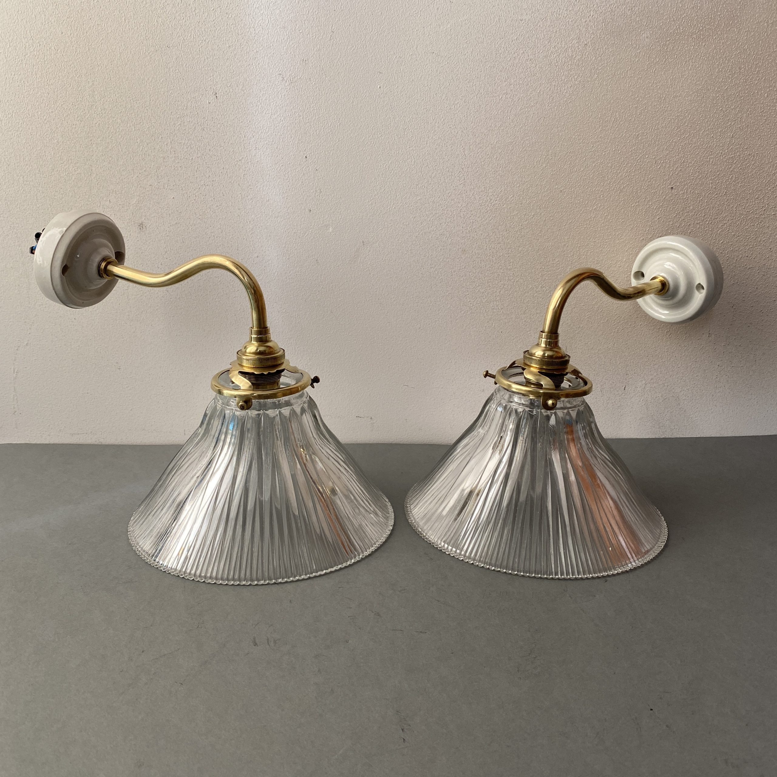 PAIRE D’APPLIQUES « HOLOPHANE » NIKELFORMS