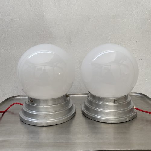 LOT 2 LAMPES A POSER OPALINE