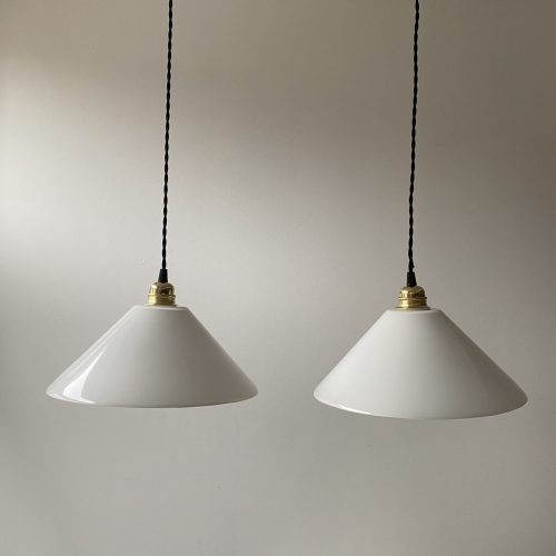 LOT 2 SUSPENSIONS CONIQUES EN OPALINE / ref : L1220