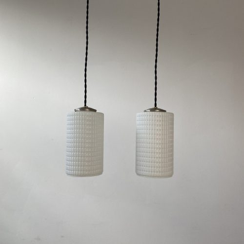 PAIRE DE SUSPENSIONS EN OPALINE / ref : L1433