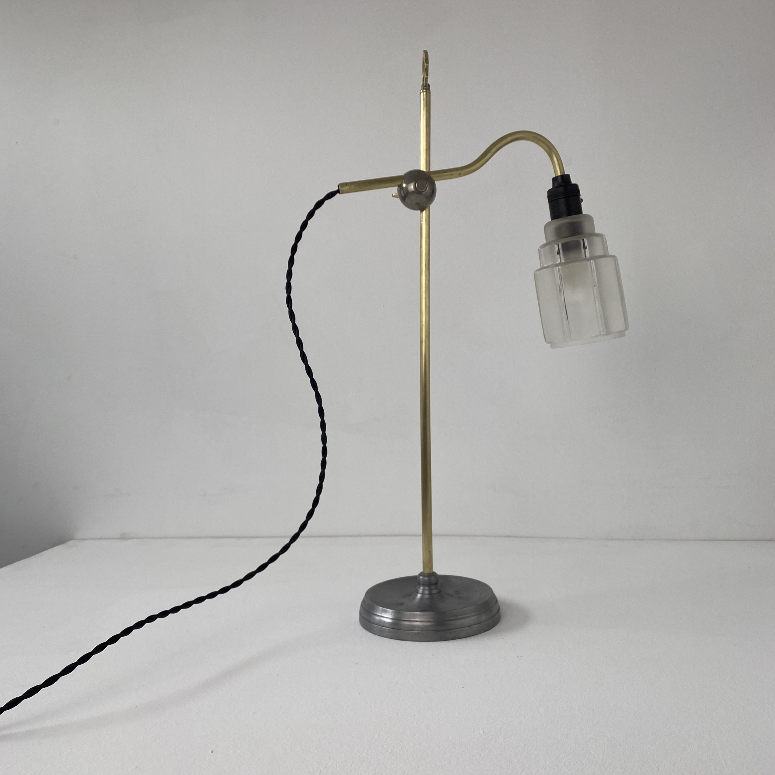 Ancienne lampe d'atelier avec pied articulé Tout Sens années 1930