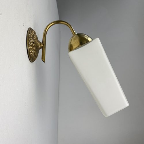 PETITE APPLIQUE EN OPALINE / ref : L1600