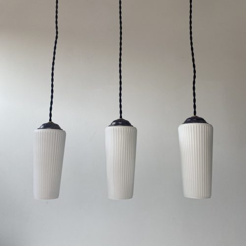 LOT 3 SUSPENSIONS CONIQUES EN OPALINE  / ref : L1702