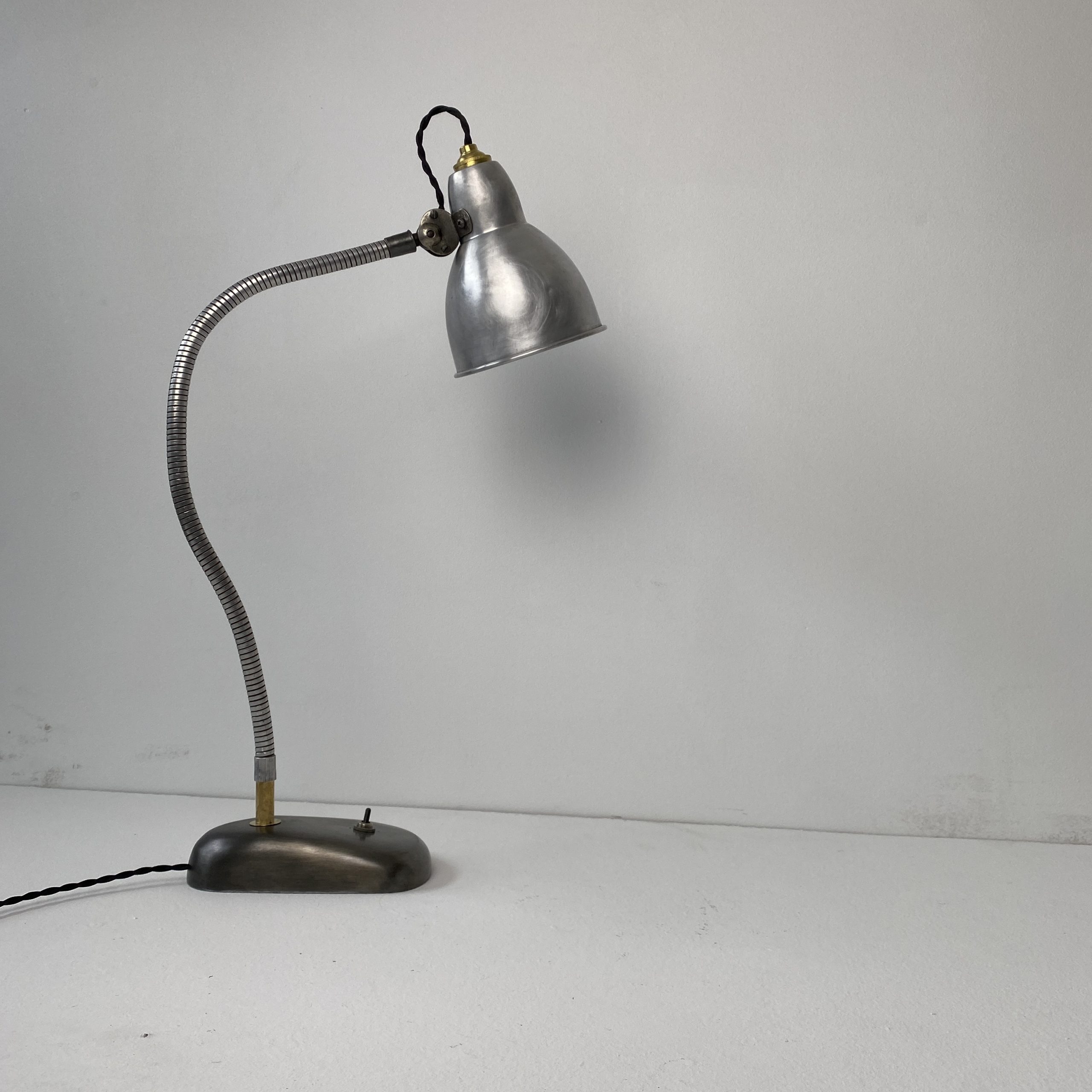 Lampe de bureau vintage réflecteur en opaline