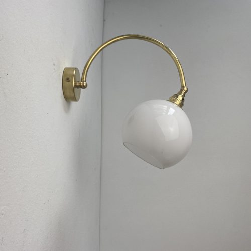 APPLIQUE COURBEE EN OPALINE / ref : L1723