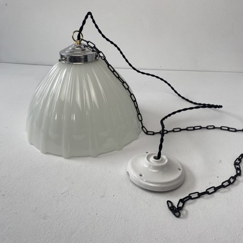 PAIRE DE SUSPENSIONS ART-DECO EN OPALINE XL / ref : L1686