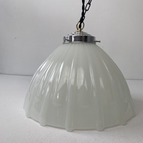 PAIRE DE SUSPENSIONS ART-DECO EN OPALINE XL / ref : L1686