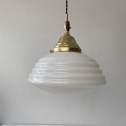 SUSPENSION ART-DECO EN OPALINE 32 CM / ref : L1736