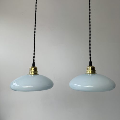 PAIRE SUSPENSIONS EN OPALINE BLEUE / ref : L1897
