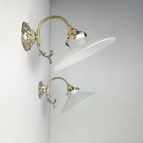 PAIRE D'APPLIQUES EN OPALINE / ref : L1880