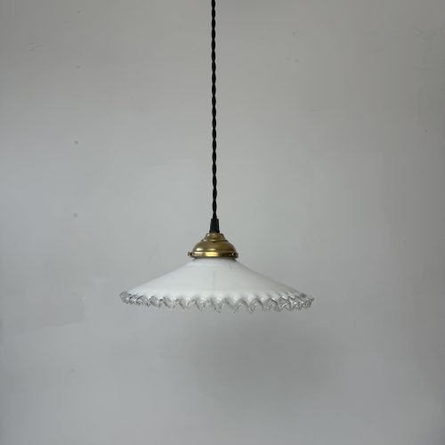 SUSPENSION EN OPALINE DENTELEE 25 CM / ref : L1876