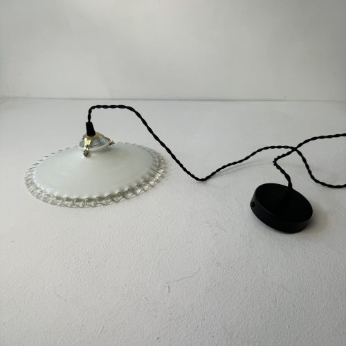 SUSPENSION EN OPALINE DENTELEE 24 CM / ref : L1962
