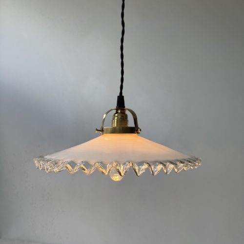 SUSPENSION EN OPALINE DENTELEE 25 CM / ref : L1968