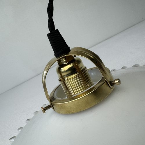 SUSPENSION EN OPALINE DENTELEE 25 CM / ref : L1968