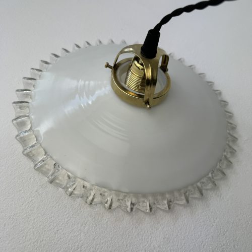 SUSPENSION EN OPALINE DENTELEE 25 CM / ref : L1968