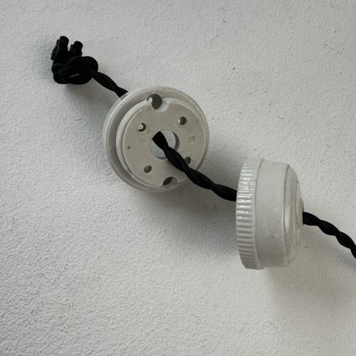 SUSPENSION DENTELEE EN OPALINE 25 CM / ref : L1987