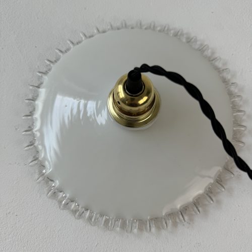 SUSPENSION DENTELEE EN OPALINE 25 CM / ref : L1987
