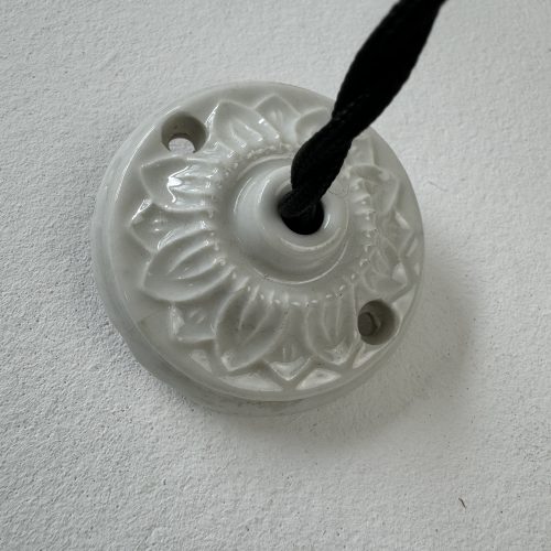 SUSPENSION DENTELEE EN OPALINE / ref : L2028
