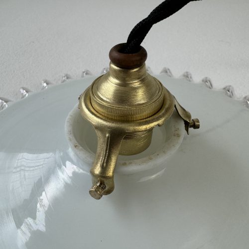 SUSPENSION DENTELEE EN OPALINE / ref : L2028