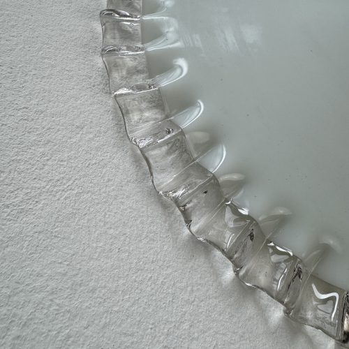 SUSPENSION DENTELEE EN OPALINE / ref : L2028