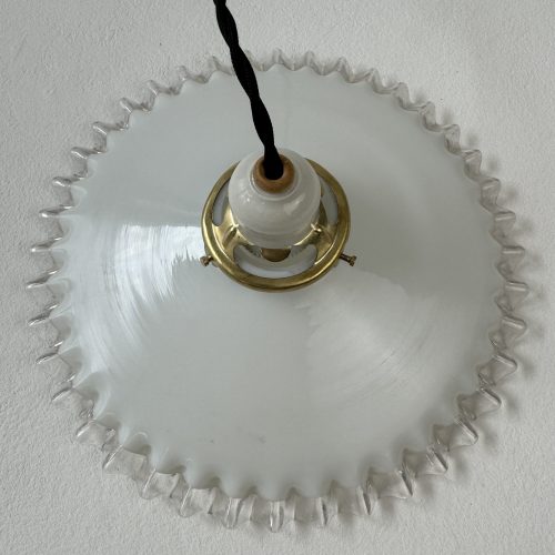 SUSPENSION DENTELEE EN OPALINE / ref : L2030