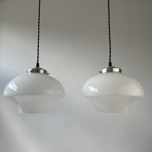 PAIRE SUSPENSIONS EN OPALINE 24 CM / ref : L1992