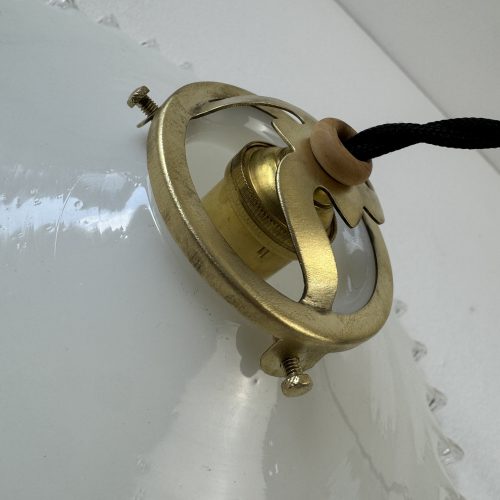 SUSPENSION DENTELEE EN OPALINE / ref : L2033
