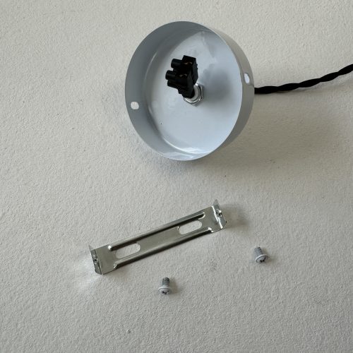SUSPENSION DENTELEE EN OPALINE / ref : L2034