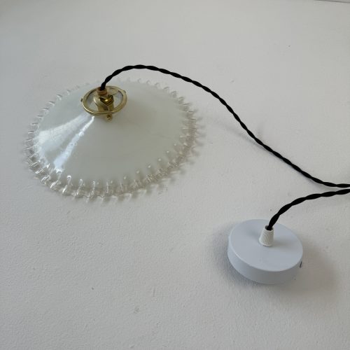 SUSPENSION DENTELEE EN OPALINE / ref : L2033