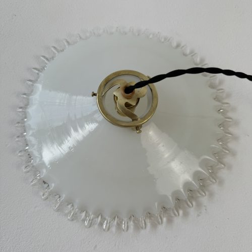 SUSPENSION DENTELEE EN OPALINE / ref : L2033
