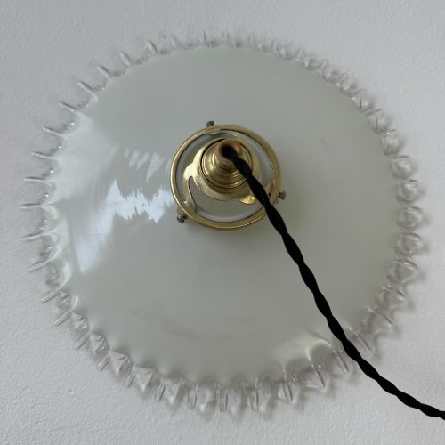 SUSPENSION DENTELEE EN OPALINE / ref : L2035