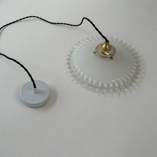 SUSPENSION DENTELEE EN OPALINE / ref : L2036
