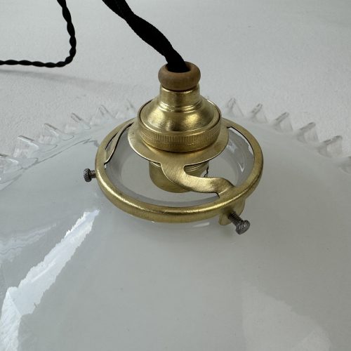 SUSPENSION DENTELEE EN OPALINE / ref : L2036