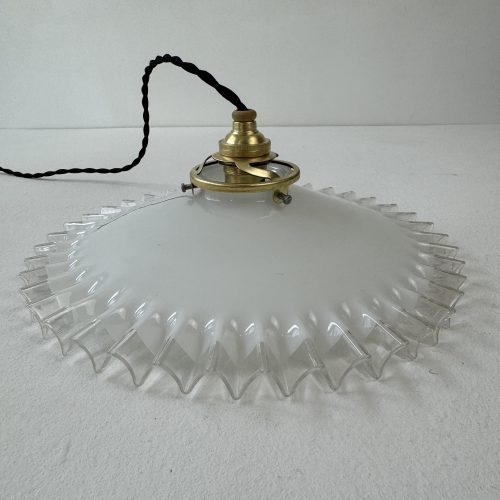 SUSPENSION DENTELEE EN OPALINE / ref : L2036