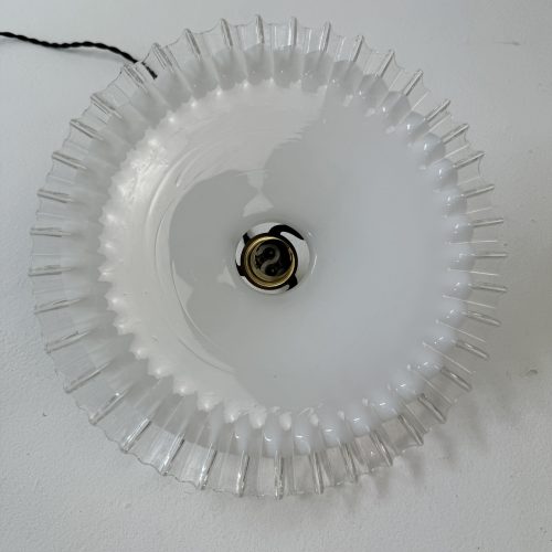 SUSPENSION DENTELEE EN OPALINE / ref : L2036