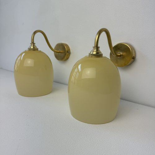 PAIRE D'APPLIQUES EN OPALINE JAUNE / ref : L2070
