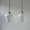 PAIRE DE SUSPENSIONS  EN OPALINE / ref : L2019