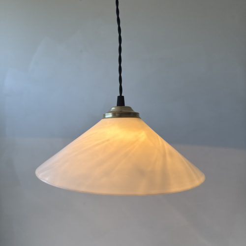 SUSPENSION CONIQUE EN OPALINE  / Ref: L2226
