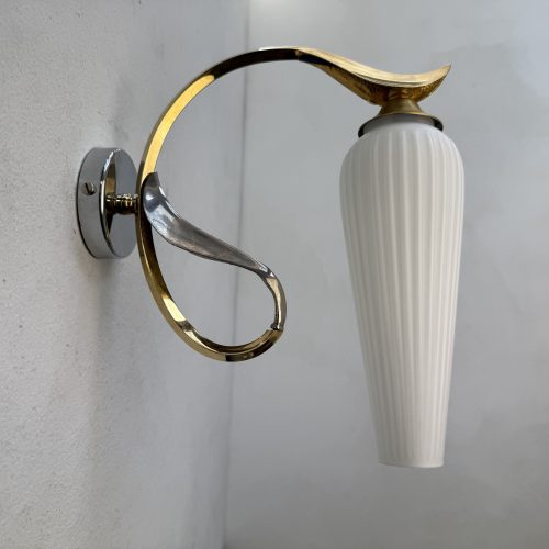 APPLIQUE VINTAGE EN OPALINE  / ref : L2256