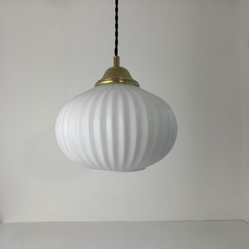 SUSPENSION EN OPALINE CANNELEE / ref : L2271