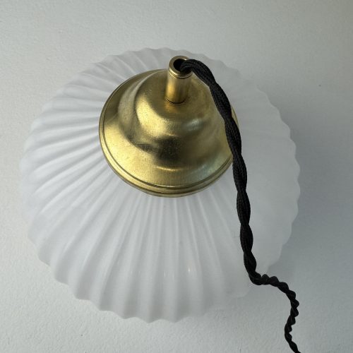 SUSPENSION EN OPALINE CANNELEE / ref : L2271