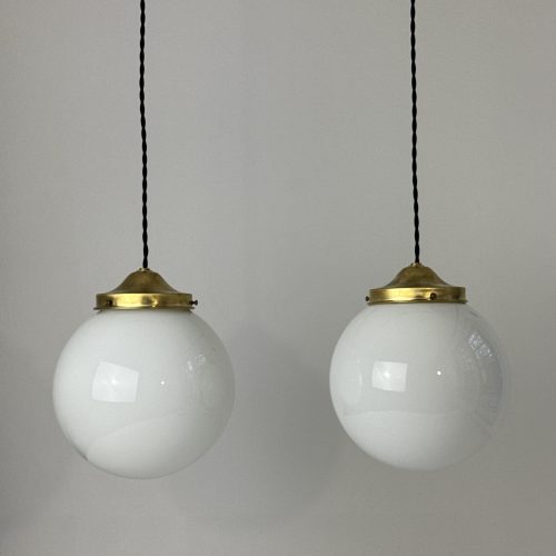 PAIRE SUSPENSIONS EN OPALINE 18 CM  / ref : L2301