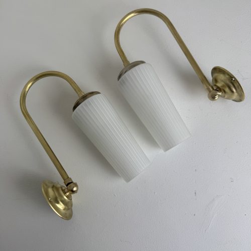 PAIRE D'APPLIQUES EN OPALINE ET LAITON / ref : L2348