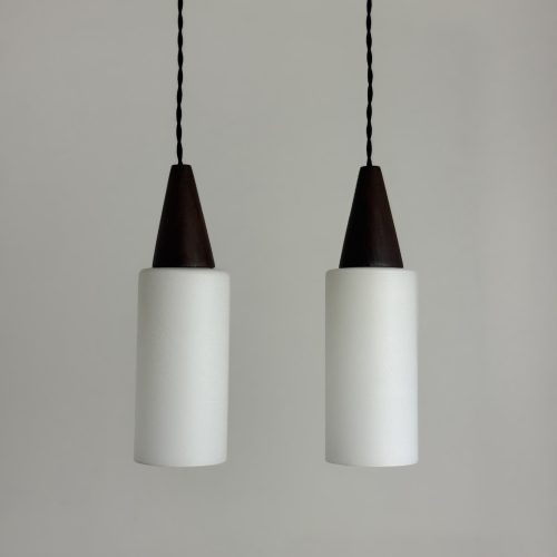 PAIRE SUSPENSIONS SCANDINAVE EN OPALINE / ref : L2357