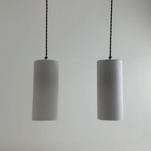 PAIRE SUSPENSIONS EN OPALINE 1970  / ref : L2399