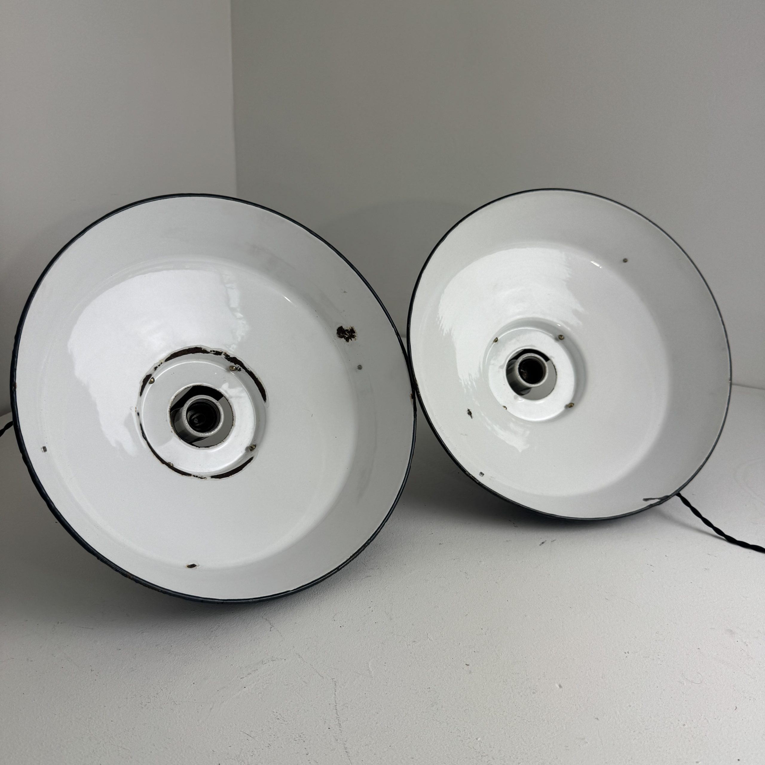 PAIRE SUSPENSIONS EMAILLÉES "MAZDA" 35 CM / ref : L2407