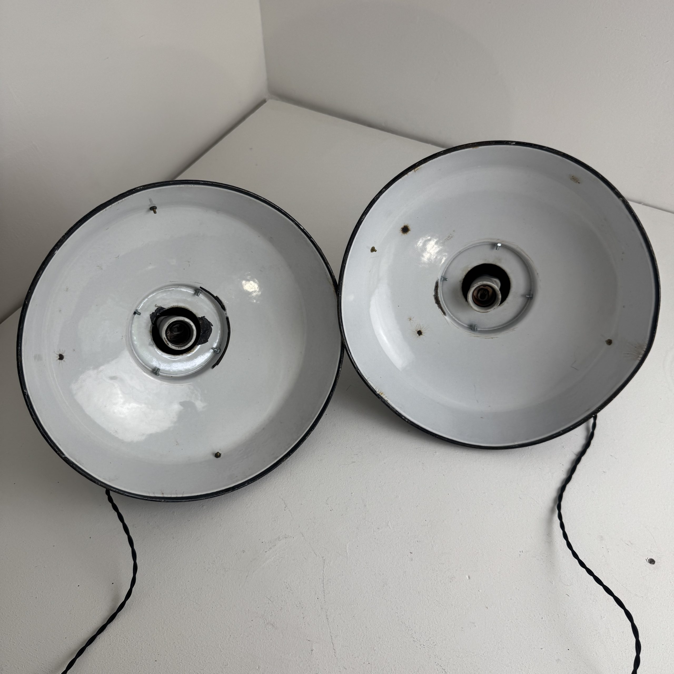 PAIRE SUSPENSIONS EMAILLÉES "MAZDA" 35 CM / ref : L2408
