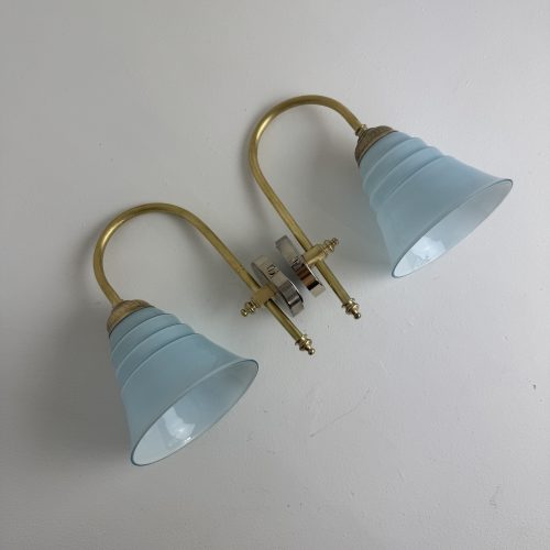 PAIRE D'APPLIQUES EN OPALINE BLEUE / ref : L2380